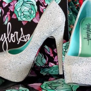 Taylor Says Bridal Heels "Till Death"